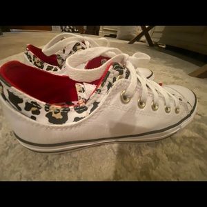 Converse with leopard